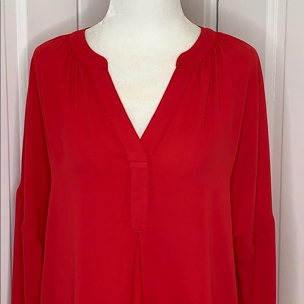 JADE•V-NECK•BLOUSE - Picture 3 of 11